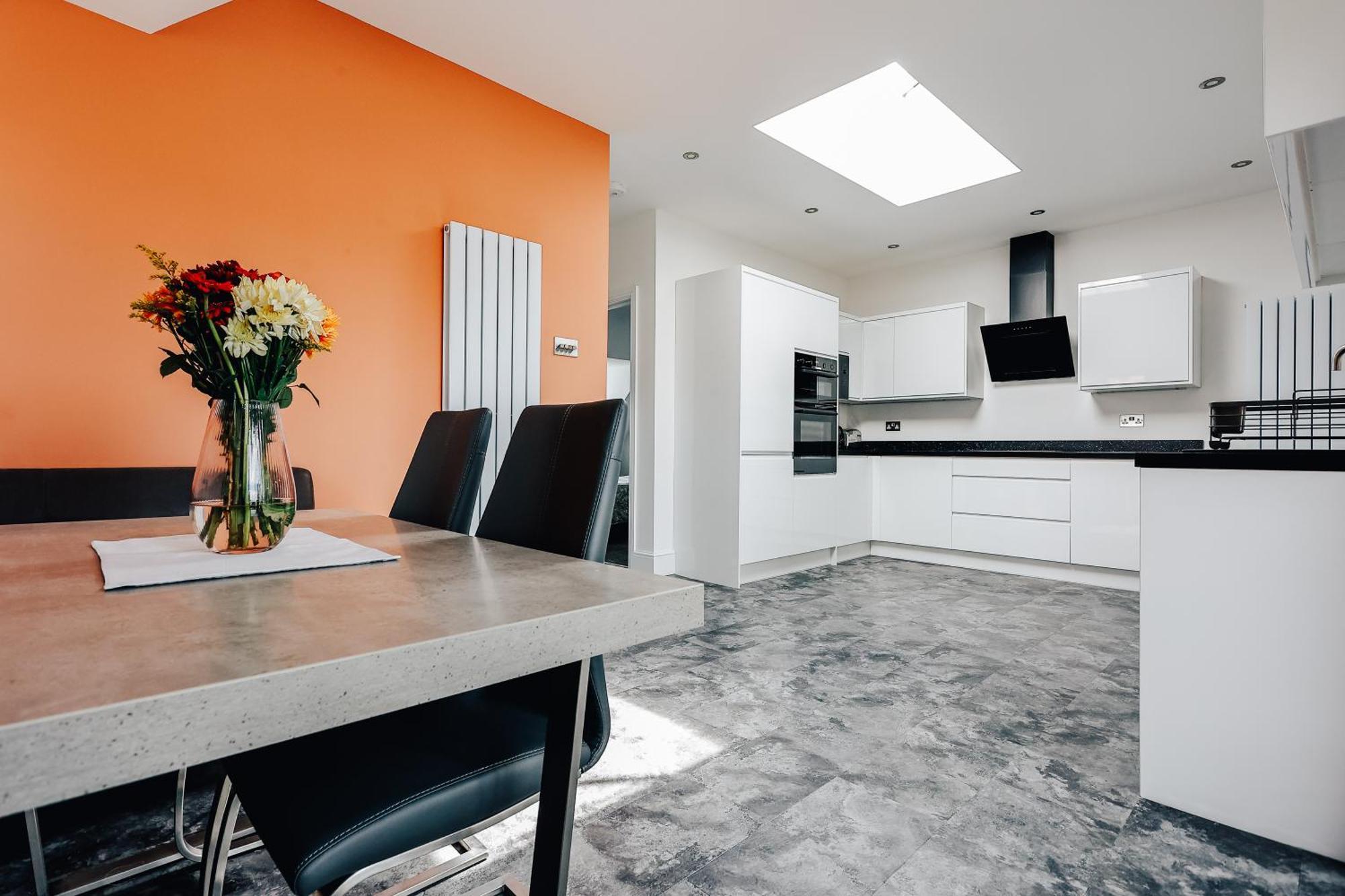 Private Two Bedroom Residence In Southbourne - Private Parking - Off The High Street - Minutes Away From The Beach Bournemouth Exterior foto