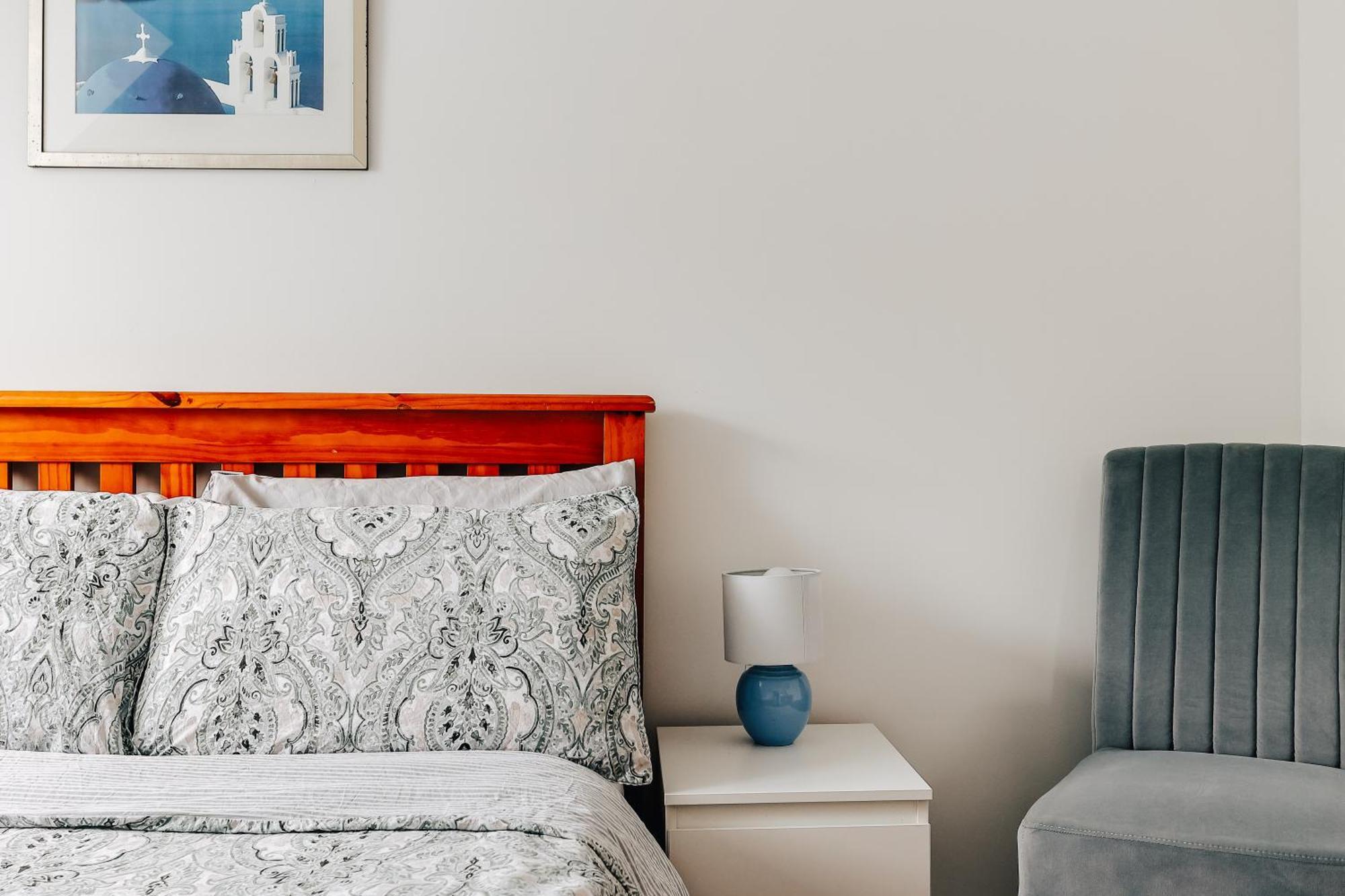 Private Two Bedroom Residence In Southbourne - Private Parking - Off The High Street - Minutes Away From The Beach Bournemouth Exterior foto