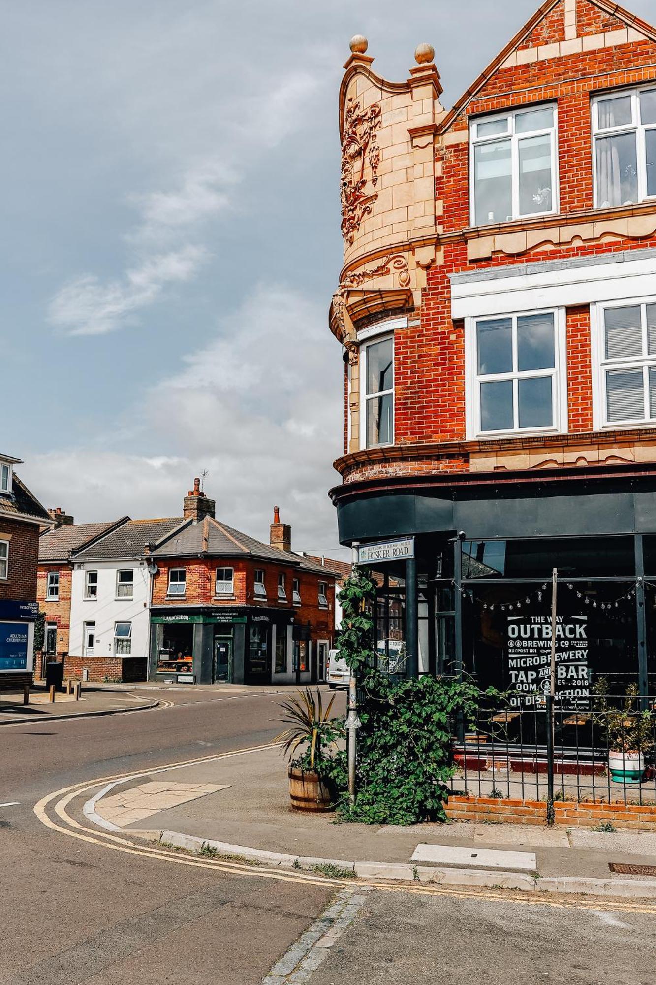 Private Two Bedroom Residence In Southbourne - Private Parking - Off The High Street - Minutes Away From The Beach Bournemouth Exterior foto
